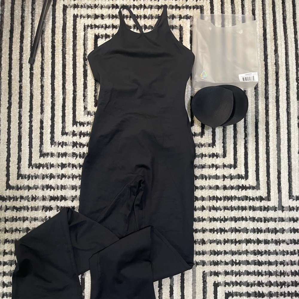 Bombshell bunny bodysuit in black size LARGE NWT